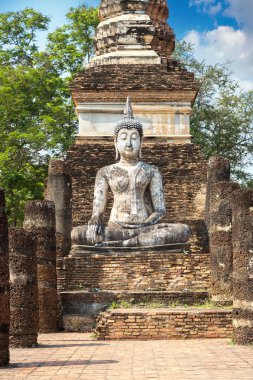 Traphang Ngoen tapınakta Sukhothai Tarih Parkı, bir yaz günü Tayland