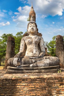 Traphang Ngoen tapınakta Sukhothai Tarih Parkı, bir yaz günü Tayland