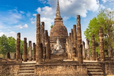 Sukhothai Tarih Parkı, bir yaz günü Tayland tapınakta Wat Sa Si