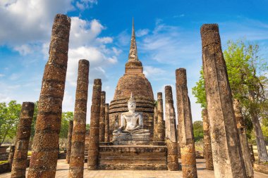 Sukhothai Tarih Parkı, bir yaz günü Tayland tapınakta Wat Sa Si