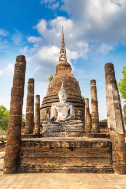 Sukhothai Tarih Parkı, bir yaz günü Tayland tapınakta Wat Sa Si