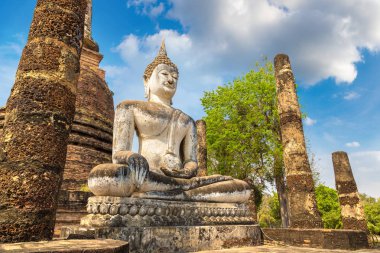 Sukhothai Tarih Parkı, bir yaz günü Tayland tapınakta Wat Sa Si