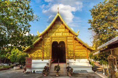 Wat Saen diş - Chiang Mai, Tayland bir yaz günü tapınakta Budistler