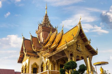 Wat Buppharam - Chiang Mai, Tayland bir yaz günü tapınakta Budistler