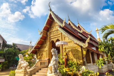 Wat Loi Khro - Chiang Mai, Tayland bir yaz günü tapınakta Budistler