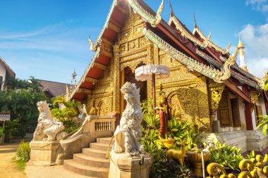 Wat Loi Khro - Chiang Mai, Tayland bir yaz günü tapınakta Budistler