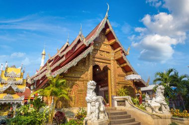 Wat Loi Khro - Chiang Mai, Tayland bir yaz günü tapınakta Budistler