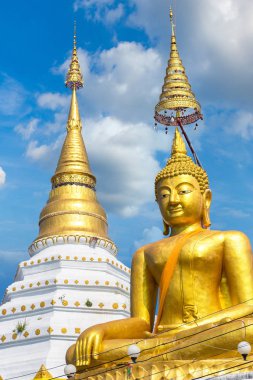 Wat Chiang Yuen - Chiang Mai, Tayland bir yaz günü tapınakta Budistler