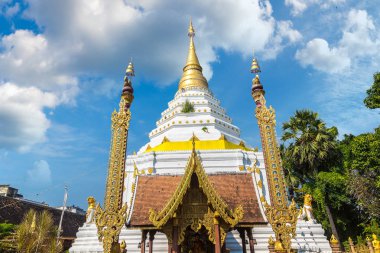 Wat Chiang Yuen - Chiang Mai, Tayland bir yaz günü tapınakta Budistler