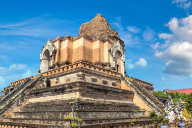 Chiang Mai, Tayland bir yaz günü Wat Chedi Luang tapınağında antik pagoda