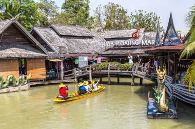 Pattaya, Tayland - 11 Mart 2018: Pattaya, Tayland bir yaz günü, Suüstü pazarı