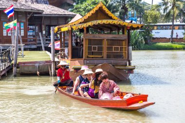 Pattaya, Tayland - 11 Mart 2018: Pattaya, Tayland bir yaz günü, Suüstü pazarı