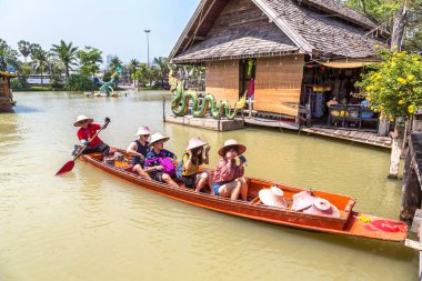 Pattaya, Tayland - 11 Mart 2018: Pattaya, Tayland bir yaz günü, Suüstü pazarı