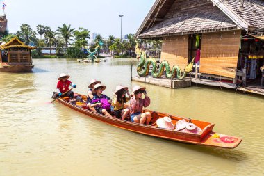 Pattaya, Tayland - 11 Mart 2018: Pattaya, Tayland bir yaz günü, Suüstü pazarı