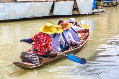 Bir yaz günü Tayland, Pattaya 'da yüzen pazar