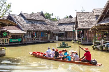 Pattaya, Tayland - 11 Mart 2018: Pattaya, Tayland bir yaz günü, Suüstü pazarı