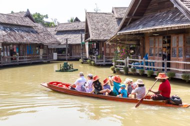 Pattaya, Tayland - 11 Mart 2018: Pattaya, Tayland bir yaz günü, Suüstü pazarı