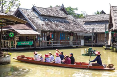 Pattaya, Tayland - 11 Mart 2018: Pattaya, Tayland bir yaz günü, Suüstü pazarı