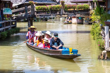 Pattaya, Tayland - 11 Mart 2018: Pattaya, Tayland bir yaz günü, Suüstü pazarı