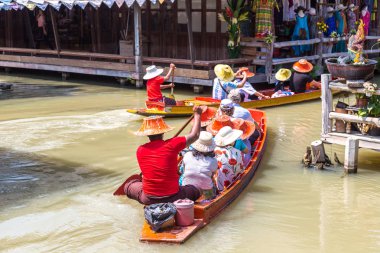Bir yaz günü Tayland, Pattaya 'da yüzen pazar