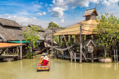 Bir yaz günü Tayland, Pattaya 'da yüzen pazar