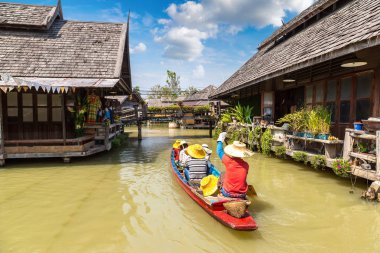 Bir yaz günü Tayland, Pattaya 'da yüzen pazar