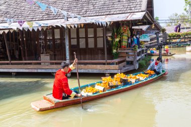 Pattaya, Tayland - 11 Mart 2018: Pattaya, Tayland bir yaz günü, Suüstü pazarı