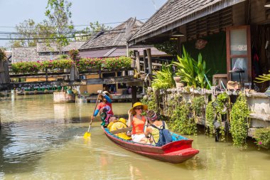 Pattaya, Tayland - 11 Mart 2018: Pattaya, Tayland bir yaz günü, Suüstü pazarı