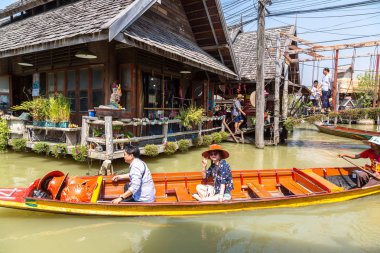 Pattaya, Tayland - 11 Mart 2018: Pattaya, Tayland bir yaz günü, Suüstü pazarı