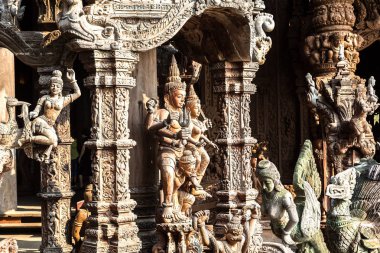 Bir yaz günü Tayland, Pattaya 'da Gerçeğin Sığınağı