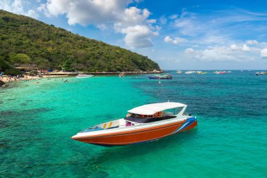 Koh Lan Adası, bir yaz günü Tayland