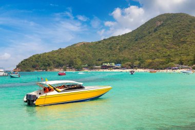 Koh Lan Adası, bir yaz günü Tayland