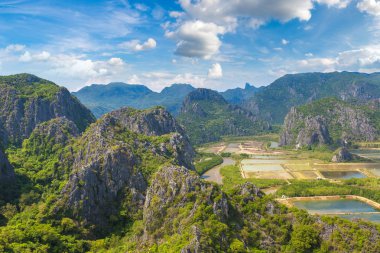 Panoramik hava görünümünde Khao Sam ROI Yot Milli Parkı, Tayland bir yaz günü