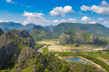 Panoramik hava görünümünde Khao Sam ROI Yot Milli Parkı, Tayland bir yaz günü