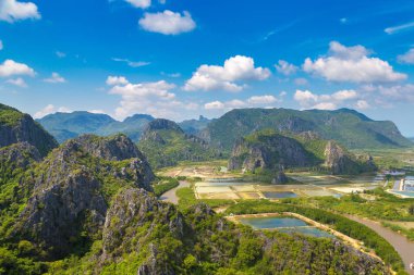 Panoramik hava görünümünde Khao Sam ROI Yot Milli Parkı, Tayland bir yaz günü