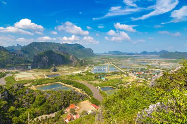 Panoramik hava görünümünde Khao Sam ROI Yot Milli Parkı, Tayland bir yaz günü