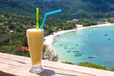 Taze organik mango sallamak restoranında Ao tanga Nai Pan Noi Beach Koh Samui Adası, Tayland bir yaz günü