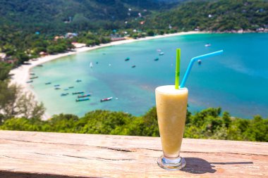Taze organik mango sallamak restoranında Ao tanga Nai Pan Noi Beach Koh Samui Adası, Tayland bir yaz günü
