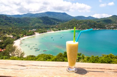 Taze organik mango sallamak restoranında Ao tanga Nai Pan Noi Beach Koh Samui Adası, Tayland bir yaz günü