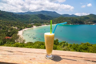 Taze organik mango sallamak restoranında Ao tanga Nai Pan Noi Beach Koh Samui Adası, Tayland bir yaz günü