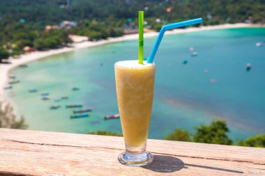 Taze organik mango sallamak restoranında Ao tanga Nai Pan Noi Beach Koh Samui Adası, Tayland bir yaz günü