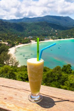 Taze organik mango sallamak restoranında Ao tanga Nai Pan Noi Beach Koh Samui Adası, Tayland bir yaz günü