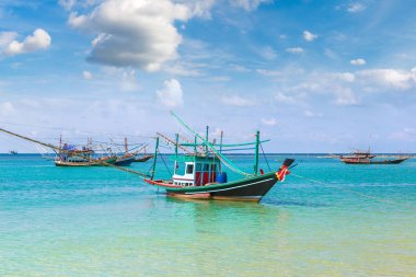 Koh Samui Adası, Tayland bir yaz günü geleneksel ahşap balıkçı teknesi