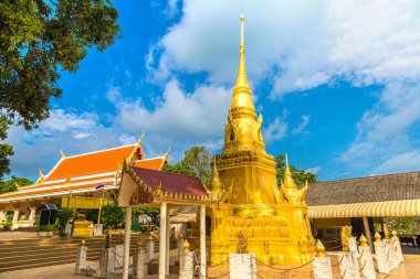 Kızıl tapınak - Wat Sila Ngu Koh Samui Adası, Tayland bir yaz günü