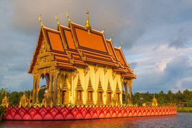 Wat Plai Laem Tapınağı, Samui, Tayland bir yaz günü