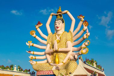 Wat Plai Laem Tapınağı 'ndaki Shiva Heykeli, Samui, Tayland bir yaz günü