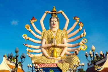 Wat Plai Laem Tapınağı 'ndaki Shiva Heykeli, Samui, Tayland bir yaz günü
