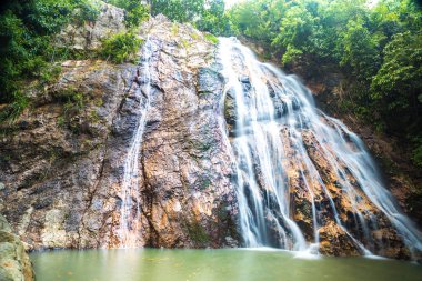 Koh Samui Adası, Tayland bir yaz günü Namuang Şelalesi