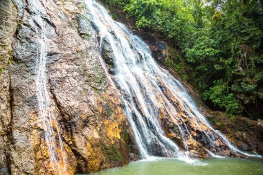 Koh Samui Adası, Tayland bir yaz günü Namuang Şelalesi