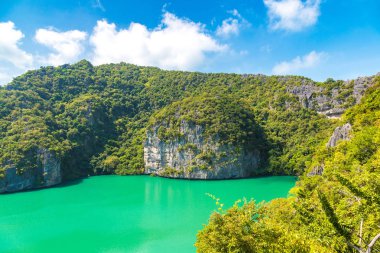Bir yaz günü Mu Ko Ang Thong Milli Parkı, Tayland Mae Koh Island Thale Nai lagoon